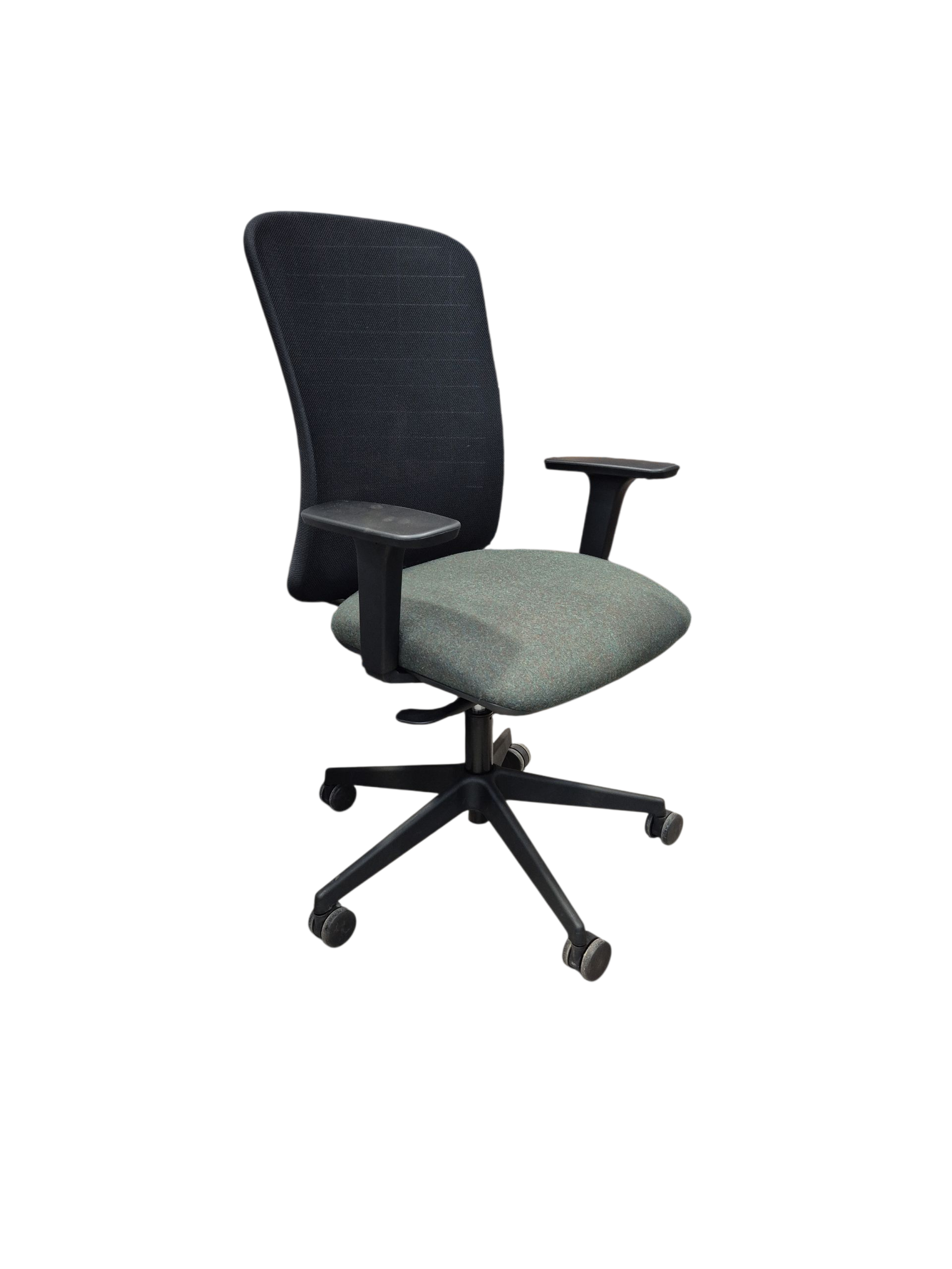With its contemporary looks, Juno seamlessly blends into any office space while enhancing productivity and well-being in the workplace.